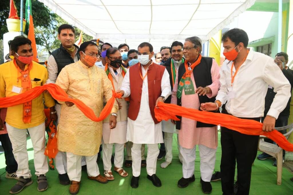 कार्यकर्ताओं को पार्टी की विचारधारा की जानकारी देते हैं प्रशिक्षण वर्गः वीडी शर्मा