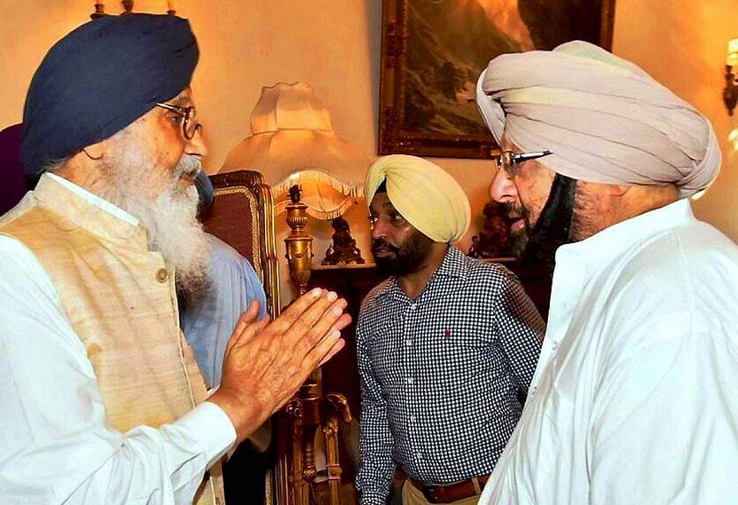 किसान आंदोलन: प्रकाश सिंह बादल ने पद्म विभूषण लौटाया, ताकि कैप्टन अमरिंदर फायदा न उठा सकें किसान आंदोलन: प्रकाश सिंह बादल ने पद्म विभूषण लौटाया, ताकि कैप्टन अमरिंदर फायदा न उठा सकें