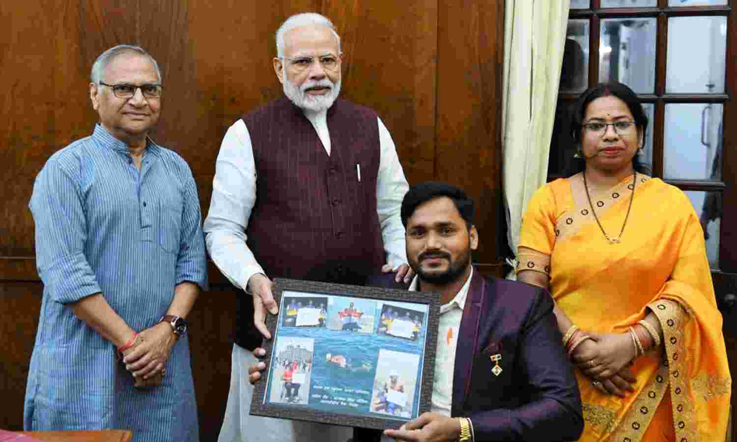 इंग्लिश चैनल तैरकर पार करने वाले ग्वालियर के पैरा-स्वीमर सतेन्द्र हैं युवाओं के लिए प्रेरणा पुंज