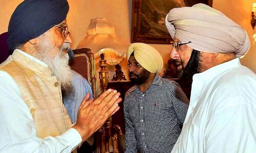 किसान आंदोलन: प्रकाश सिंह बादल ने पद्म विभूषण लौटाया, ताकि कैप्टन अमरिंदर फायदा न उठा सकें