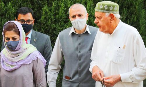 कश्मीर में गुपकार गैंग की हुंकार, बोले - अधिकार वापस लेने की लड़ाई मजबूती से लड़ेंगे