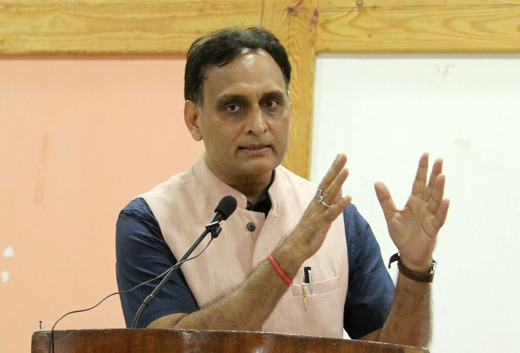 मोदी सरकार ने किसानों को बड़े चक्रव्यूह से बाहर निकाला है : प्रो. राकेश सिन्हा