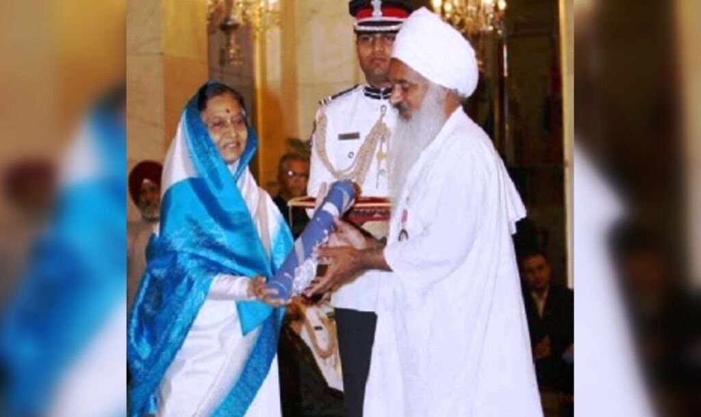 किसानों के समर्थन में दाताबंदी छोड़ गुरुद्वारे के सेवादार ने लौटाया पद्मश्री