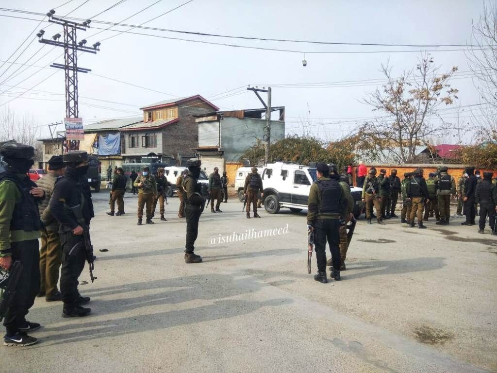 श्रीनगर में पुलिस पर आतंकी हमला, एक जवान और एक नागरिक घायल