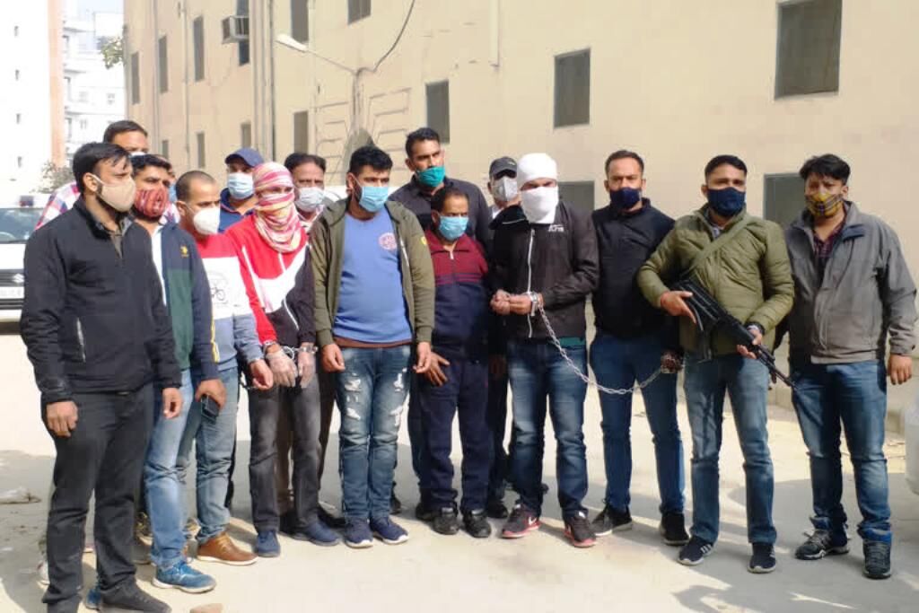 दिल्ली दहलाने की तैयारी कर रहे हिज्बुल से जुड़े पांच संदिग्ध गिरफ्तार दिल्ली दहलाने की तैयारी कर रहे हिज्बुल से जुड़े पांच संदिग्ध गिरफ्तार