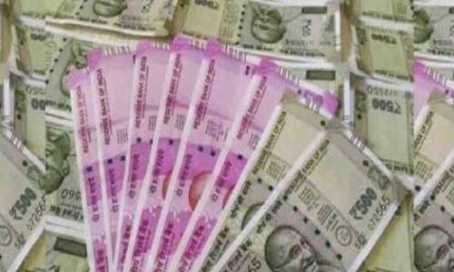 डॉलर के मुकाबले 7 पैसे कमजोर हुआ रुपया