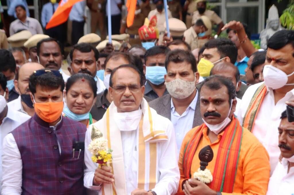 कांग्रेस और अन्य दल जब जीत नहीं पाये तो लोगों को गुमराह करने लगे : शिवराज सिंह