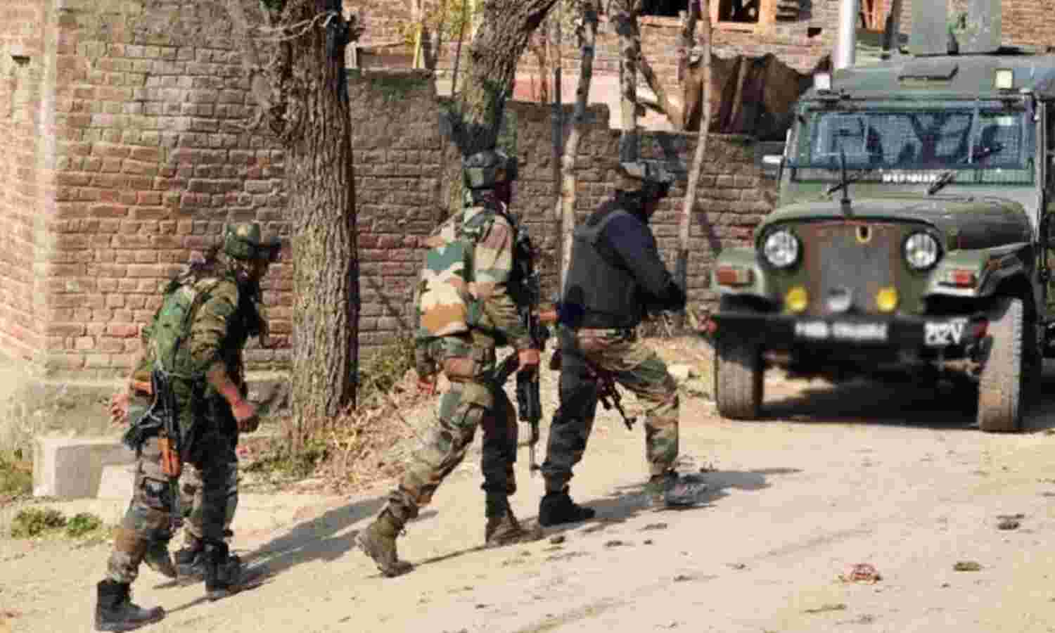 सीआरपीएफ कैंप पर ग्रेनेड से हमला, आतंकी फरार, तलाश जारी