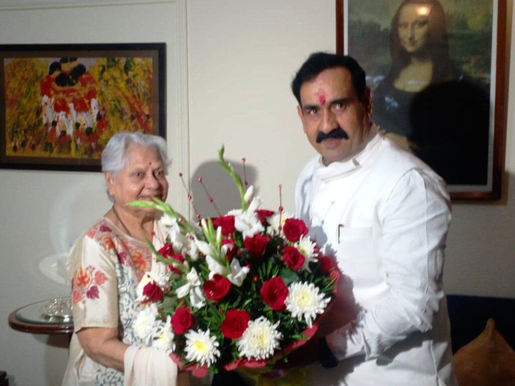 गृहमंत्री मिश्रा ने अभिनेता अमिताभ की सास इंदिरा भादुड़ी से की मुलाकात