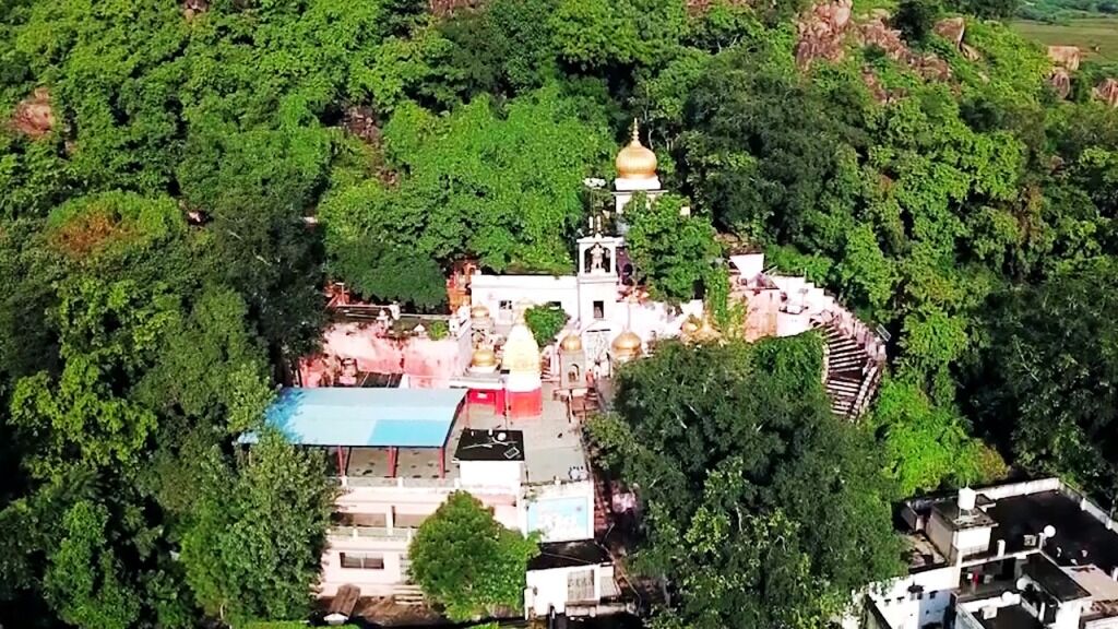 बामदेव पर्वत : चट्टानों की टकराहट से निकलता है मधुर संगीत बामदेव पर्वत : चट्टानों की टकराहट से निकलता है मधुर संगीत