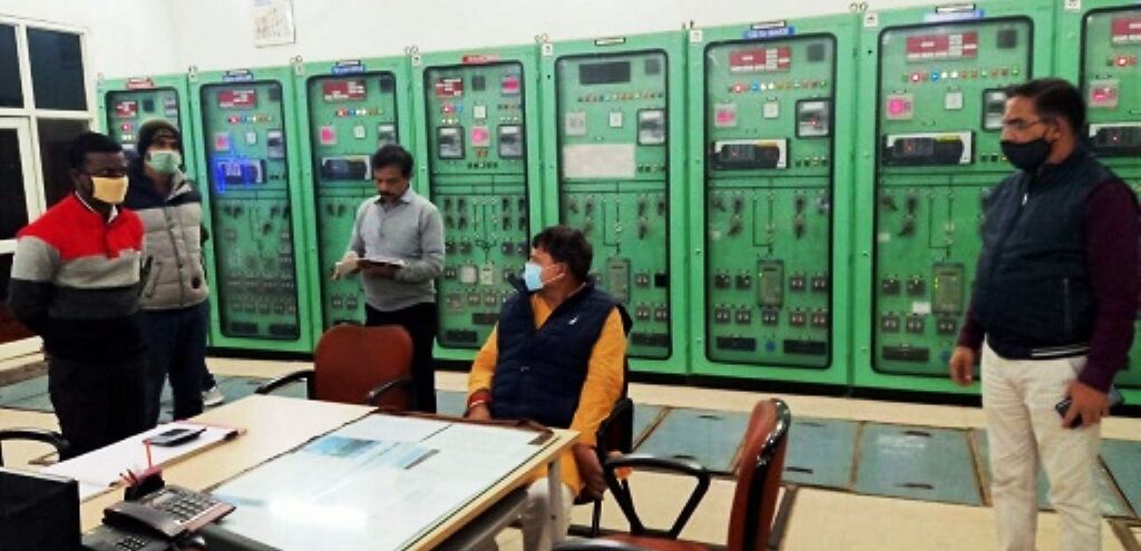 ऊर्जा मंत्री ने श्रमिक के वेतन में विसंगति मिलने पर कराई एफआईर ऊर्जा मंत्री ने श्रमिक के वेतन में विसंगति मिलने पर कराई एफआईर