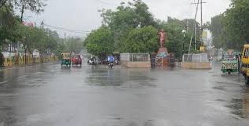 सुबह हुई बारिश के बाद लुढ़का पारा सुबह हुई बारिश के बाद लुढ़का पारा