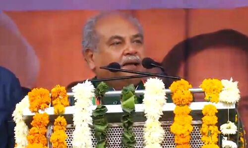 किसानों का आग्रह कृषि बिल वापिस ना लें, बोले - ये हमको सशक्त बनाने का माध्यम : कृषि मंत्री तोमर किसानों का आग्रह कृषि बिल वापिस ना लें, बोले - ये हमको सशक्त बनाने का माध्यम : कृषि मंत्री तोमर