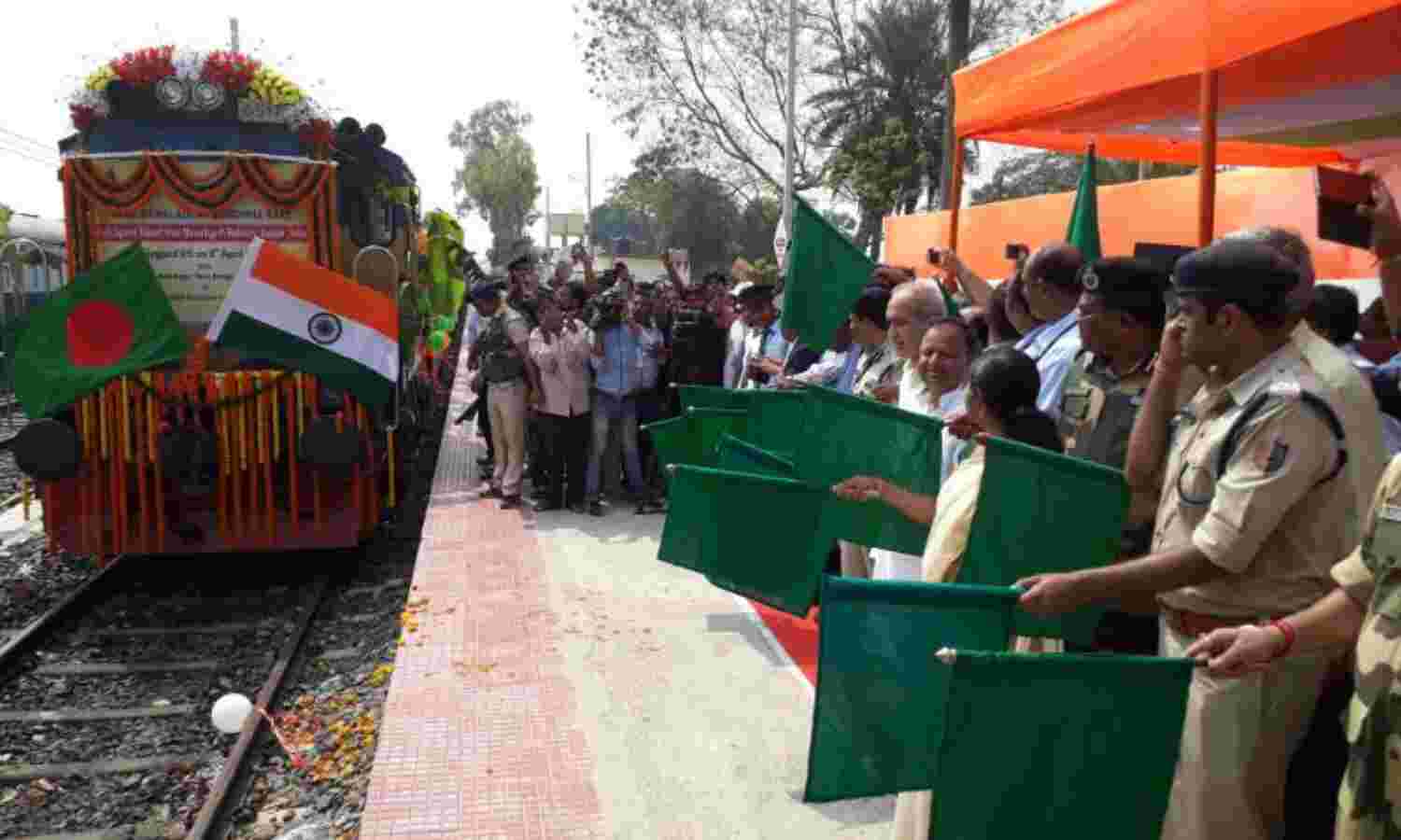 भारत-बांग्लादेश के बीच 55 साल से बंद चिलाहटी-हल्दीबाड़ी रेल लिंक की हुई शुरूआत