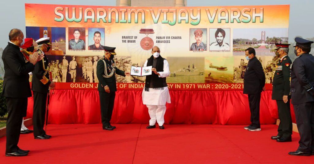 समय के साथ ही युद्ध के खतरों और चरित्र में भी बदलाव आ रहा है : रक्षामंत्री