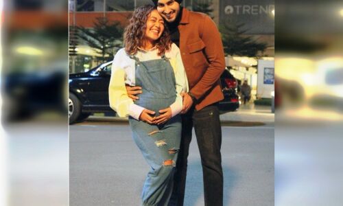 सिंगर नेहा कक्क्ड़ बनने वाली है माँ,बेबी बंप शेयर कर किया हैरान