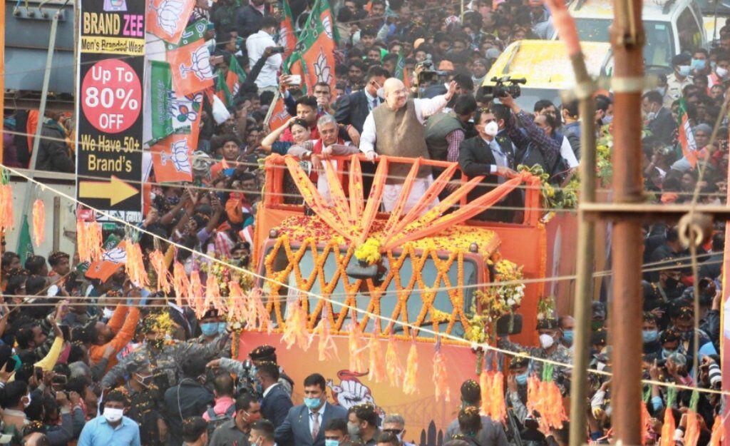 बंगाल में गृहमंत्री का रोड शो, कहा - जनता ममता सरकार से मुक्ति चाहती है
