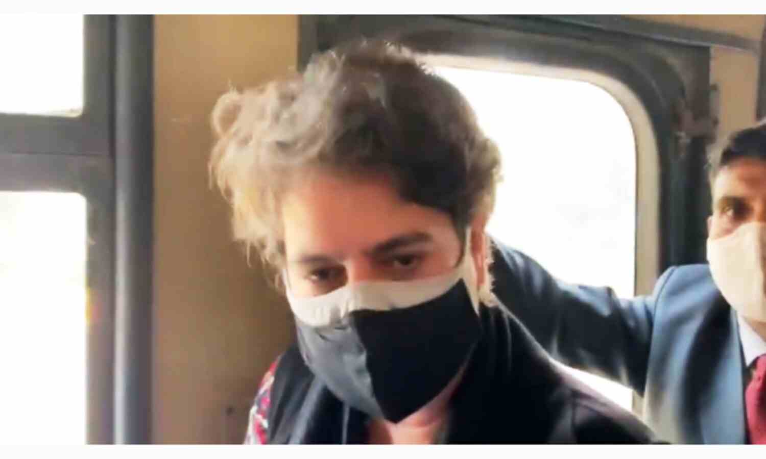 किसानों के समर्थन में कांग्रेस ने निकाला मार्च, प्रियंका हुई गिरफ्तार किसानों के समर्थन में कांग्रेस ने निकाला मार्च, प्रियंका हुई गिरफ्तार