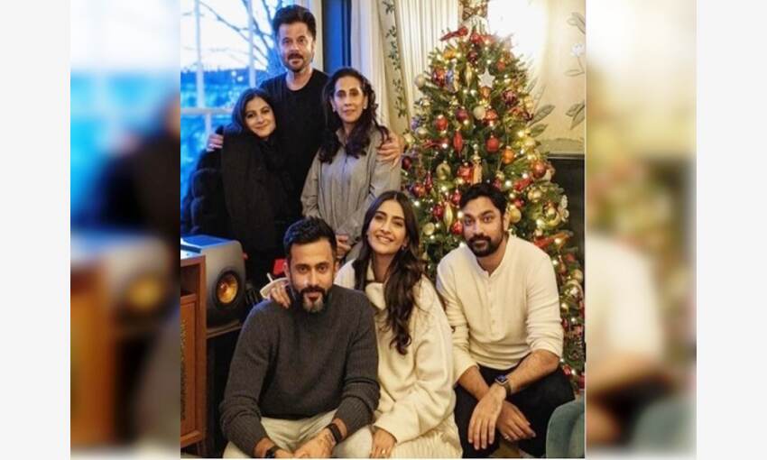 पिता अनिल कपूर के जन्मदिन पर सोनम और रिया ने दी बधाई