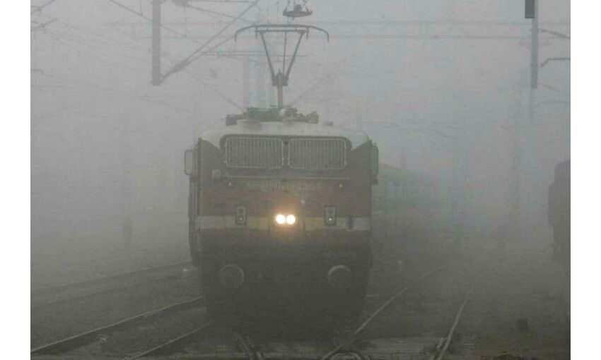 एक घंटे देरी से जाने वाली रेलगाड़ियों की सूचना एसएमएस पर मिलेगी एक घंटे देरी से जाने वाली रेलगाड़ियों की सूचना एसएमएस पर मिलेगी