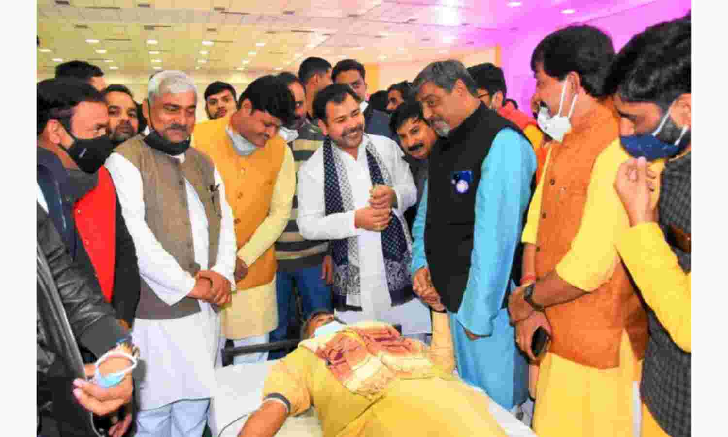 युवाओं ने रक्तदान से जीवनदान की भरी हुंकार युवाओं ने रक्तदान से जीवनदान की भरी हुंकार