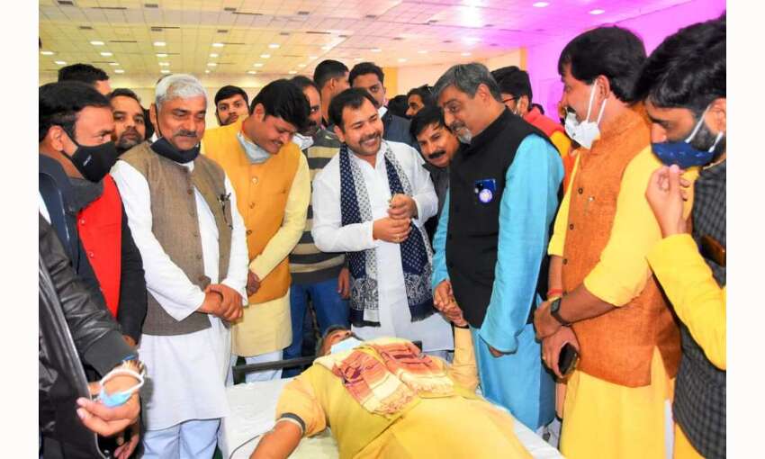 युवाओं ने रक्तदान से जीवनदान की भरी हुंकार