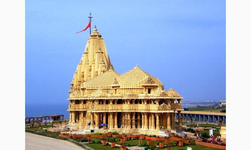 सोमनाथ मंदिर के नीचे मिली तीन मंजिला इमारत और बौद्ध गुफाएं सोमनाथ मंदिर के नीचे मिली तीन मंजिला इमारत और बौद्ध गुफाएं