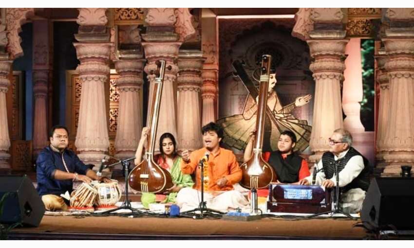 तानसेन के मंच पर पहली बार सुनाई दिया मेंडोलिन