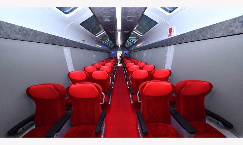 भारतीय रेल की बड़ी उपलब्धि, 180 किमी की रफ्तार से दौड़ी विस्टाडोम कोच वाली ट्रेन