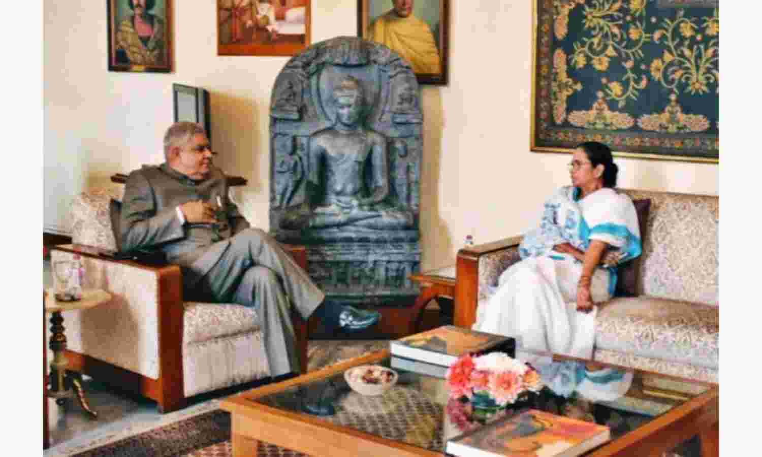 बंगाल में ममता और राज्यपाल के बीच बढ़ा तनाव, राष्ट्रपति के पास पहुंची तृणमूल