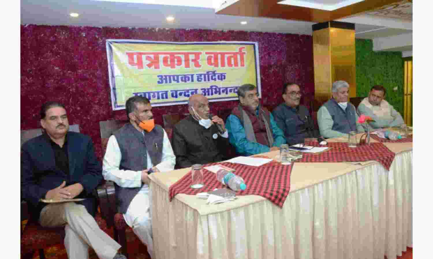 सिंधिया के जन्मदिन पर कटेगा 50 पौंड का केक, मंदिरों में होगा सुंदरकांड