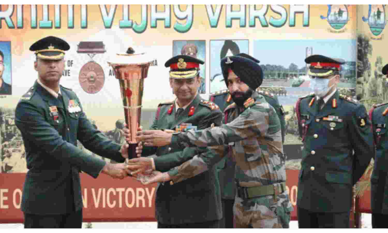 ग्वालियर में देश भक्ति के जज्बे के साथ निकला विक्ट्री फ्लैग मार्च ग्वालियर में देश भक्ति के जज्बे के साथ निकला विक्ट्री फ्लैग मार्च