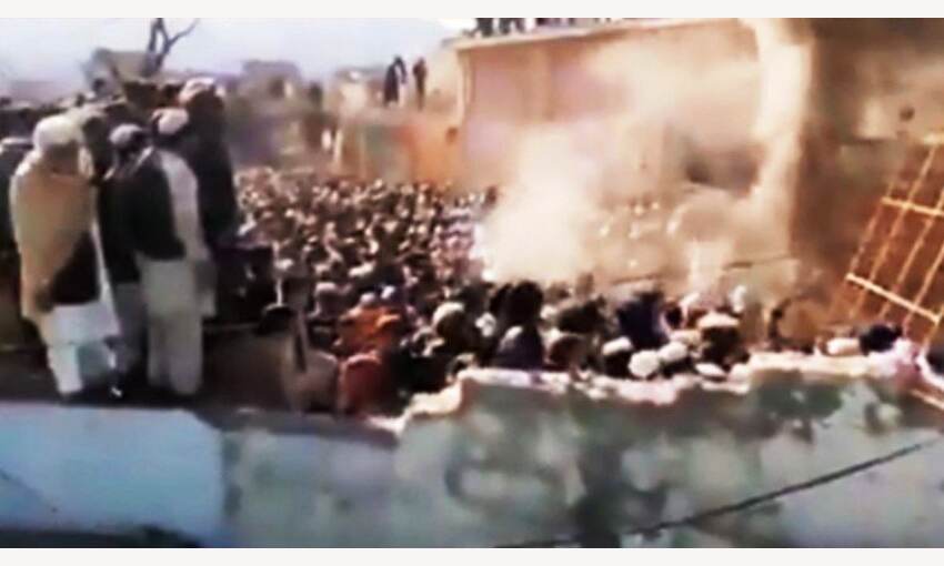पाकिस्तान में मंदिर तोड़ने और आग लगाने वाले 26 लोग गिरफ्तार