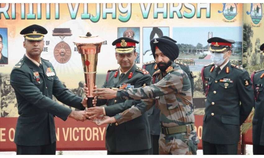 ग्वालियर में देश भक्ति के जज्बे के साथ निकला विक्ट्री फ्लैग मार्च ग्वालियर में देश भक्ति के जज्बे के साथ निकला विक्ट्री फ्लैग मार्च