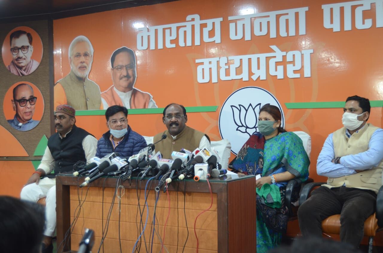 आजादी के बाद से अनुसूचित जाति के बच्चों के भविष्य से खेलती रही कांग्रेस की सरकारें आजादी के बाद से अनुसूचित जाति के बच्चों के भविष्य से खेलती रही कांग्रेस की सरकारें