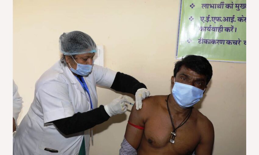 ग्वालियर में रघुवीर को लगा पहला मंगल टीका