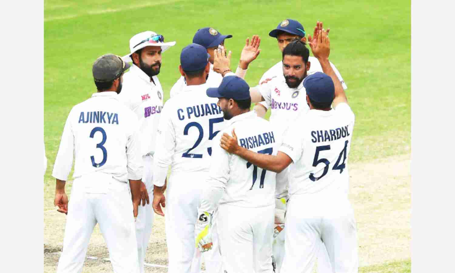 भारत को अंतिम टेस्ट में मिला 328 रनो का लक्ष्य भारत को अंतिम टेस्ट में मिला 328 रनो का लक्ष्य