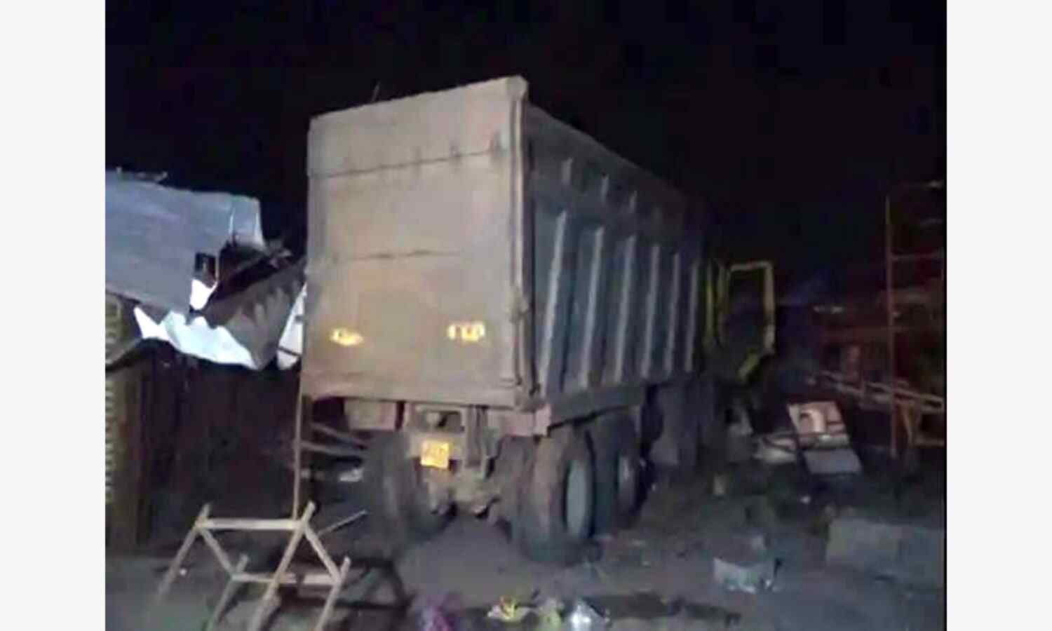 सूरत में डम्पर ने मजदूरों को कुचला, 13 की मौत, प्रधानमंत्री ने जताया दुःख