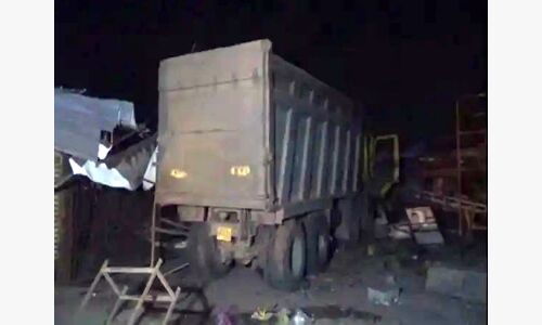 सूरत में डम्पर ने मजदूरों को कुचला, 13 की मौत, प्रधानमंत्री ने जताया दुःख