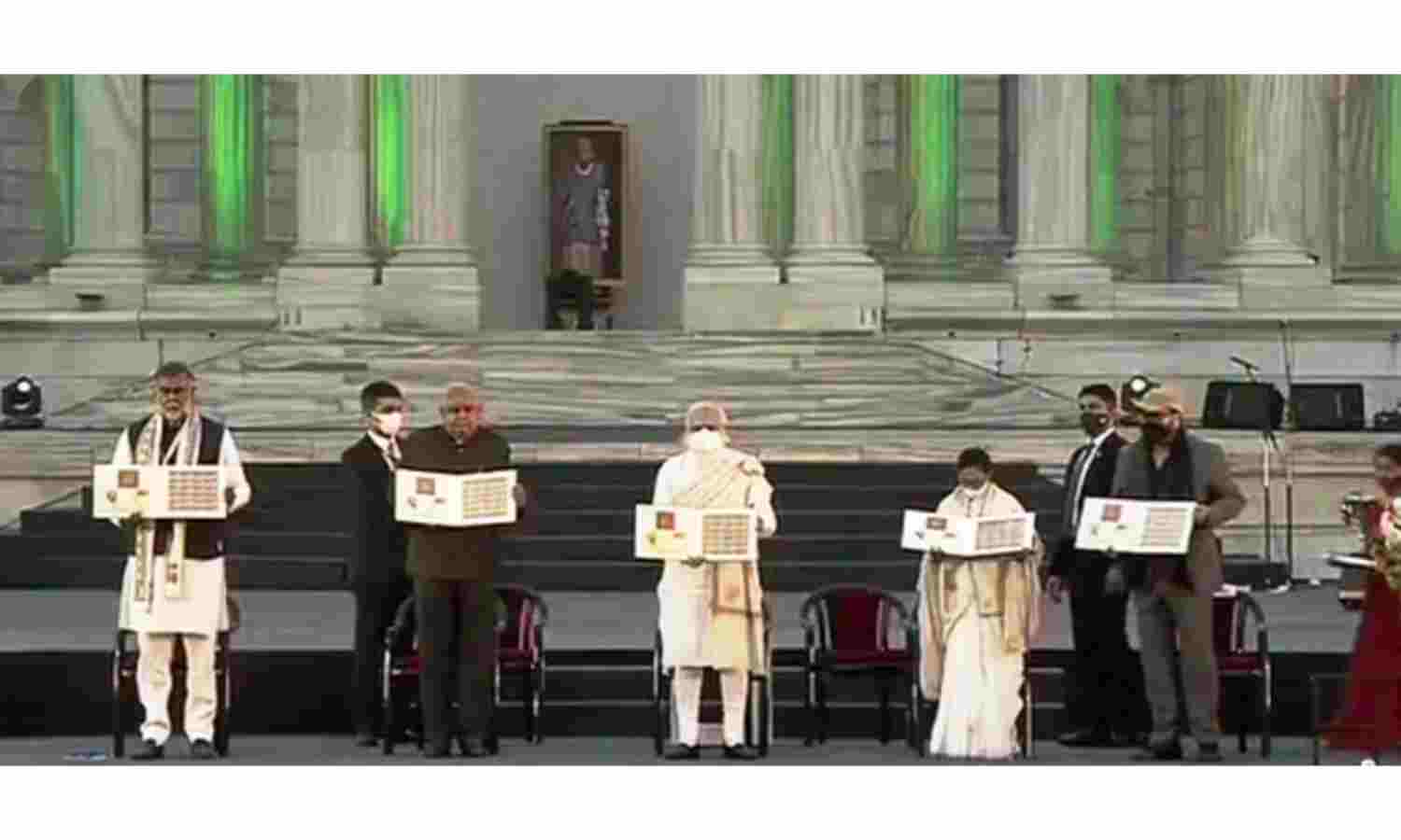 प्रधानमंत्री मोदी ने नेताजी की स्मृति में सिक्का एवं डाक टिकट जारी किया