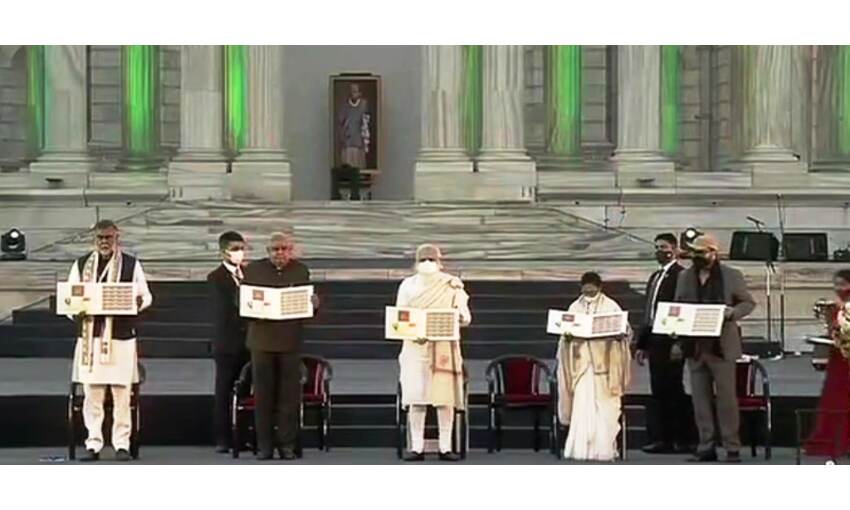 Photo : प्रधानमंत्री मोदी ने नेताजी सुभाष चंद्र बोस के जन्मदिन पर डाक टिकट  जारी किया