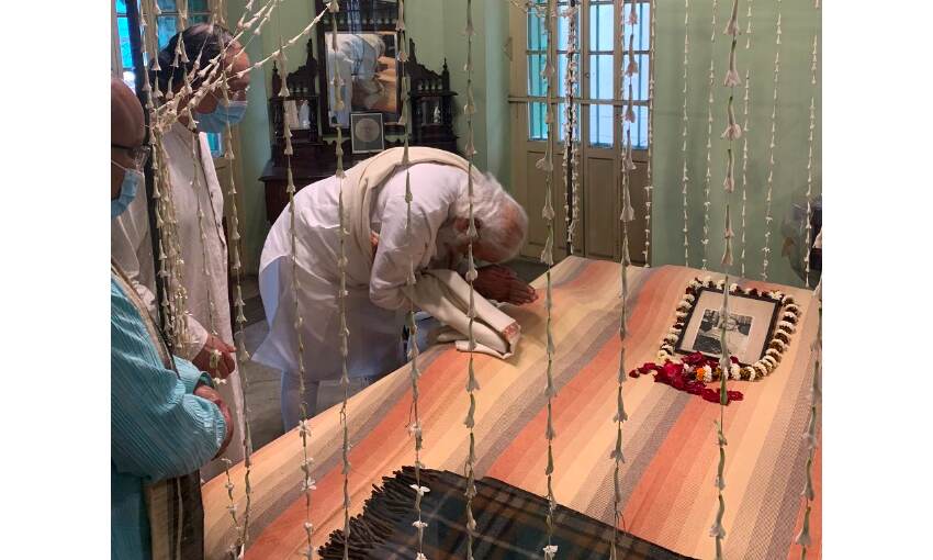 Photo : प्रधानमंत्री मोदी ने नेताजी सुभाष चंद्र बोस के जन्मदिन पर डाक टिकट  जारी किया