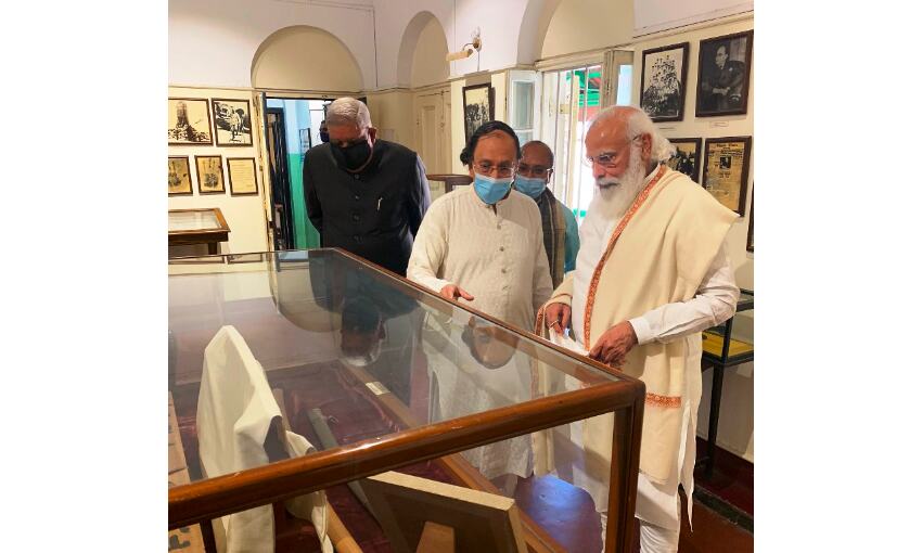 Photo : प्रधानमंत्री मोदी ने नेताजी सुभाष चंद्र बोस के जन्मदिन पर डाक टिकट  जारी किया