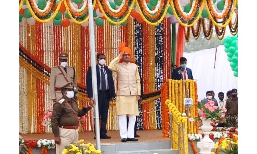 प्रदेश में धूमधाम से मना गणतंत्र दिवस, रीवा में सीएम ने किया ध्वजारोहण प्रदेश में धूमधाम से मना गणतंत्र दिवस, रीवा में सीएम ने किया ध्वजारोहण