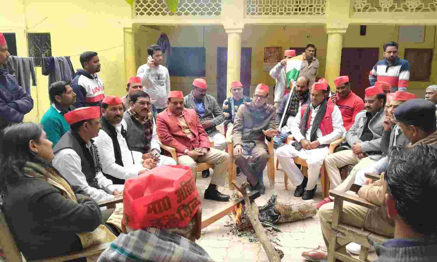 किसानों की रैली में शामिल होने जा रहे सपाईयों को पुलिस ने किया नजर बंद