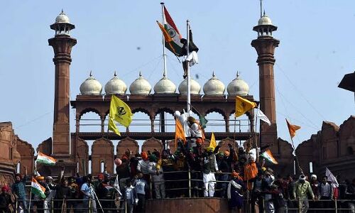 राष्ट्रीय पर्व पर दिल्ली में तथाकथित किसानों द्वारा मचाया उपद्रव क्षमा योग्य नहीं