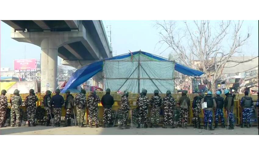 रैली में हिंसा के बाद पुलिस ने दर्ज की 22 एफआईआर , लाल किले की  बढ़ाई सुरक्षा