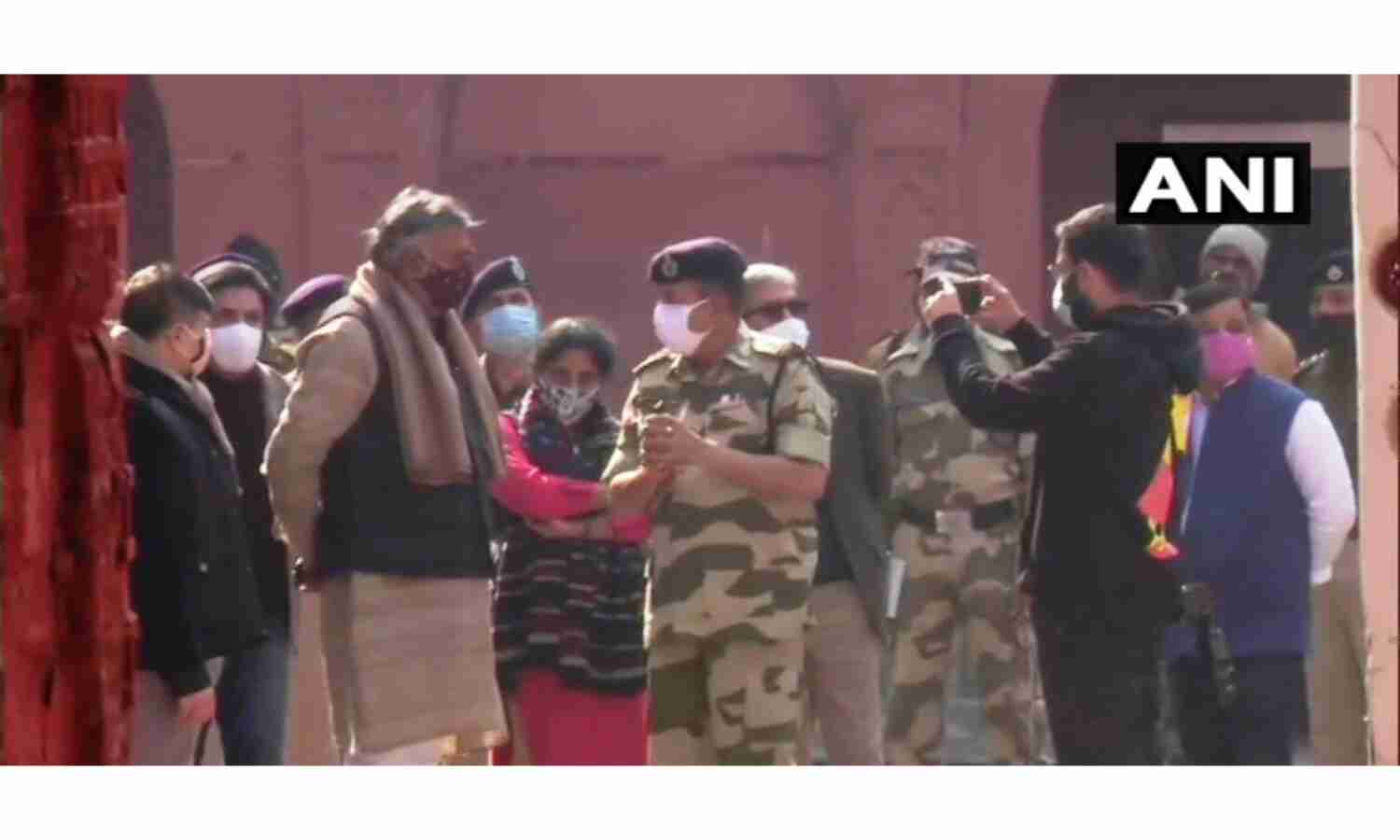 केंद्रीय मंत्री प्रह्लाद पटेल पहुंचे लाल किला, किसान संगठनों की बड़ी बैठक आज