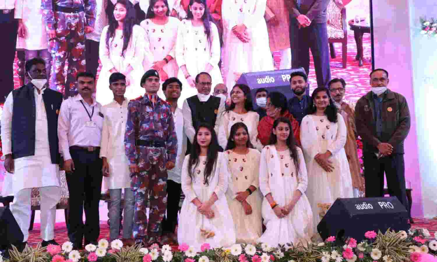 शिवराज सरकार से बालिकाओं को आसमान छूने के लिए मिलते पंख