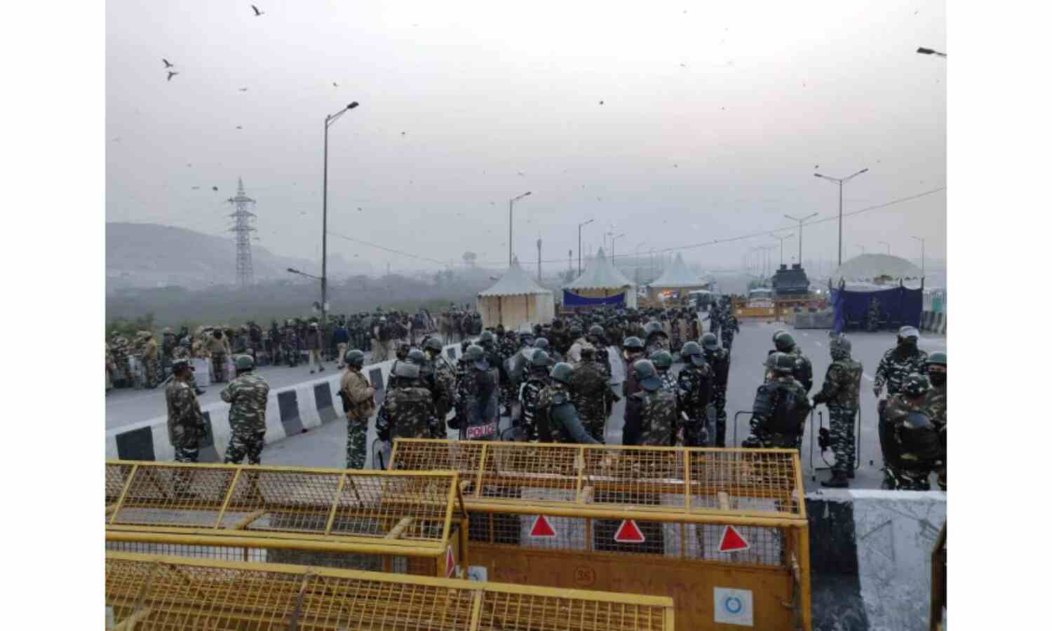 गाजीपुर बॉर्डर पर धारा 144 लागू